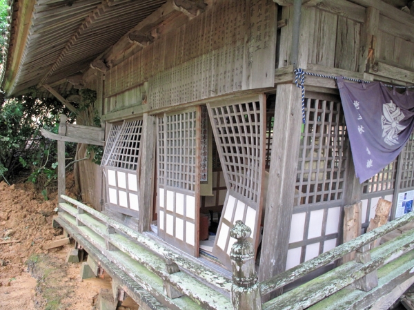 豪雨被災直後の大日堂