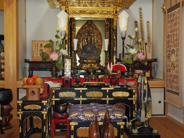 光明寺本堂に移された大日如来