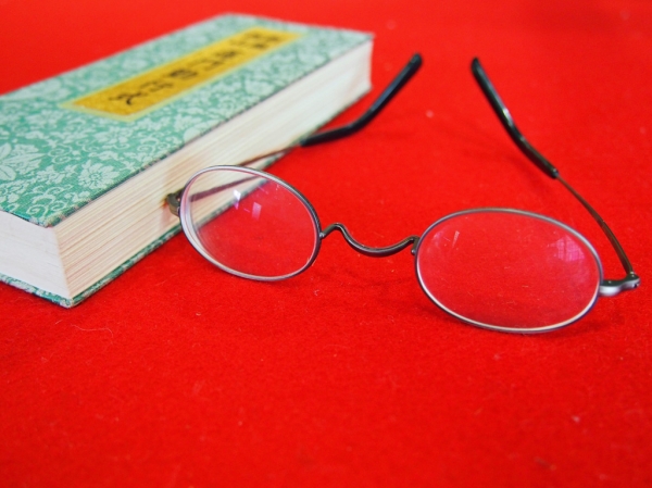 読経用のめがね.jpg